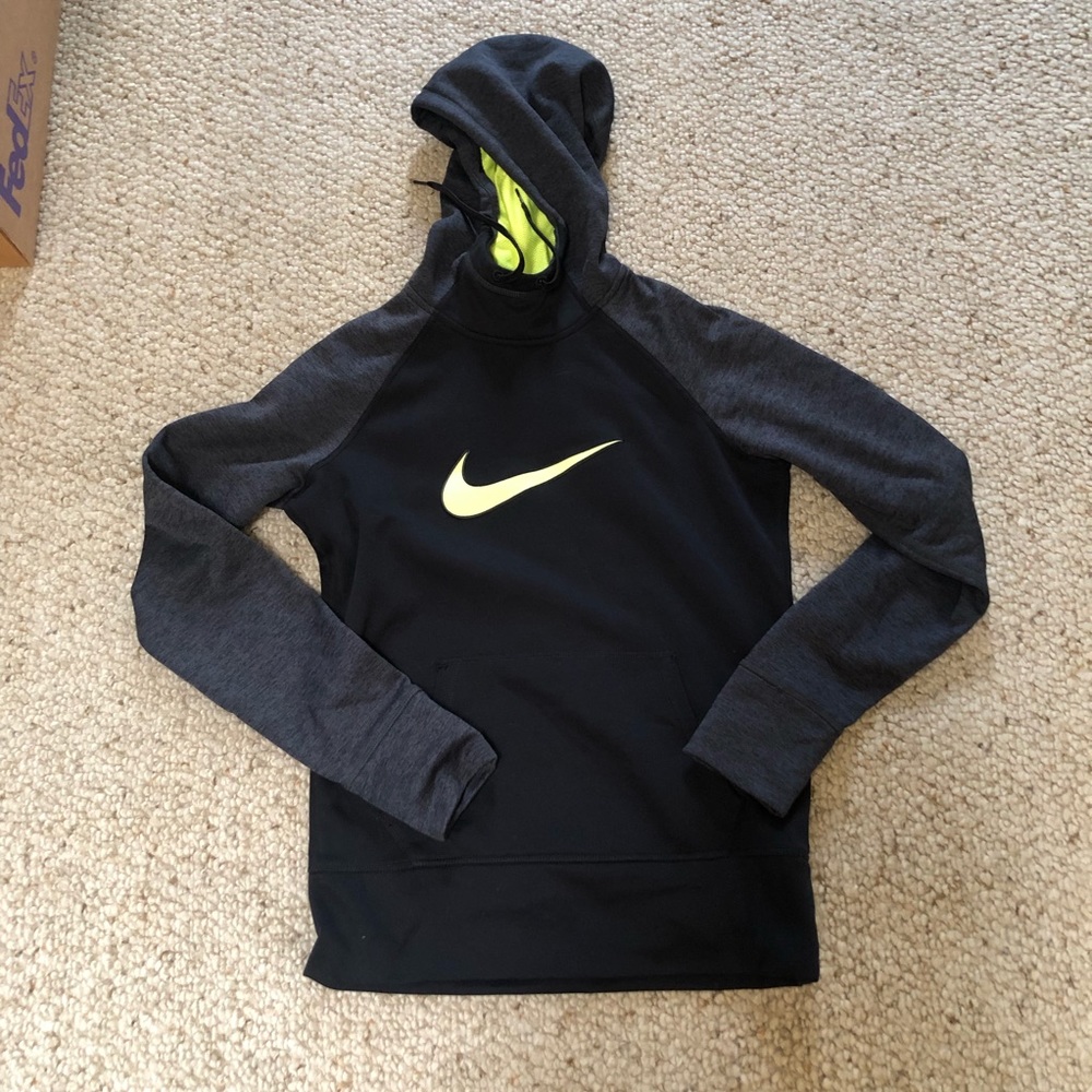 BNWOT Nike women’s fleece lined hoodie size small